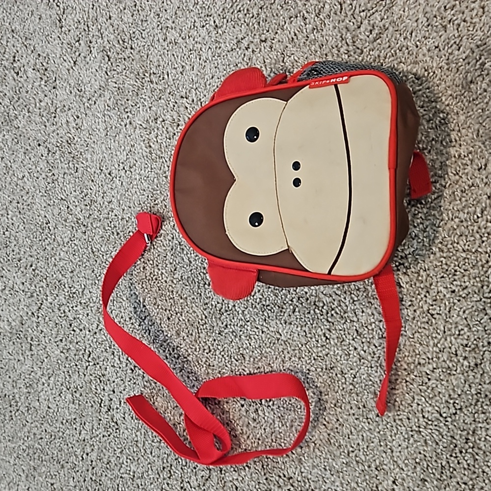 Small backpack with leash